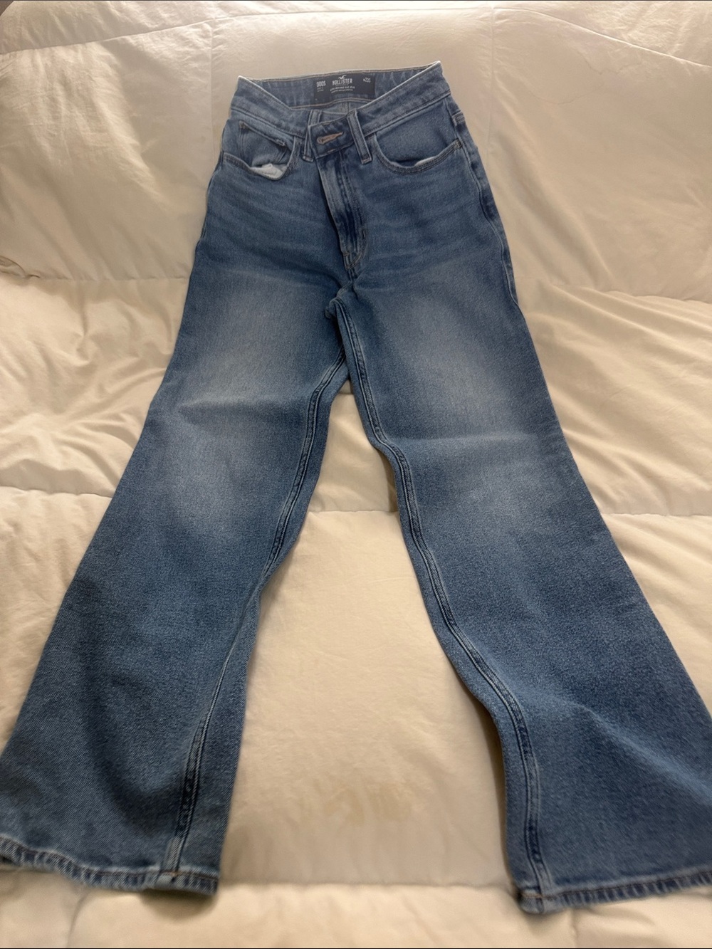 Hollister Women's Ultra High Rise Dad Jean. Size 000S